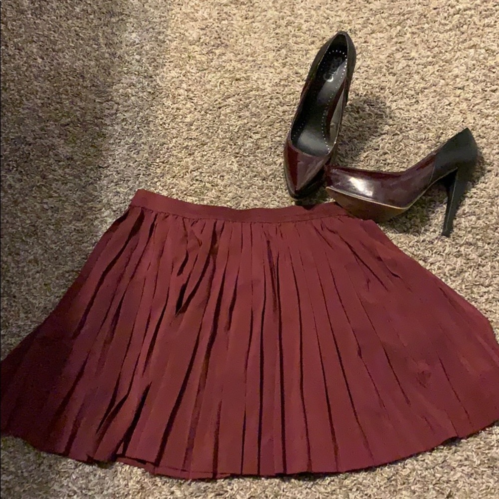 Super cute pleated mini skirt